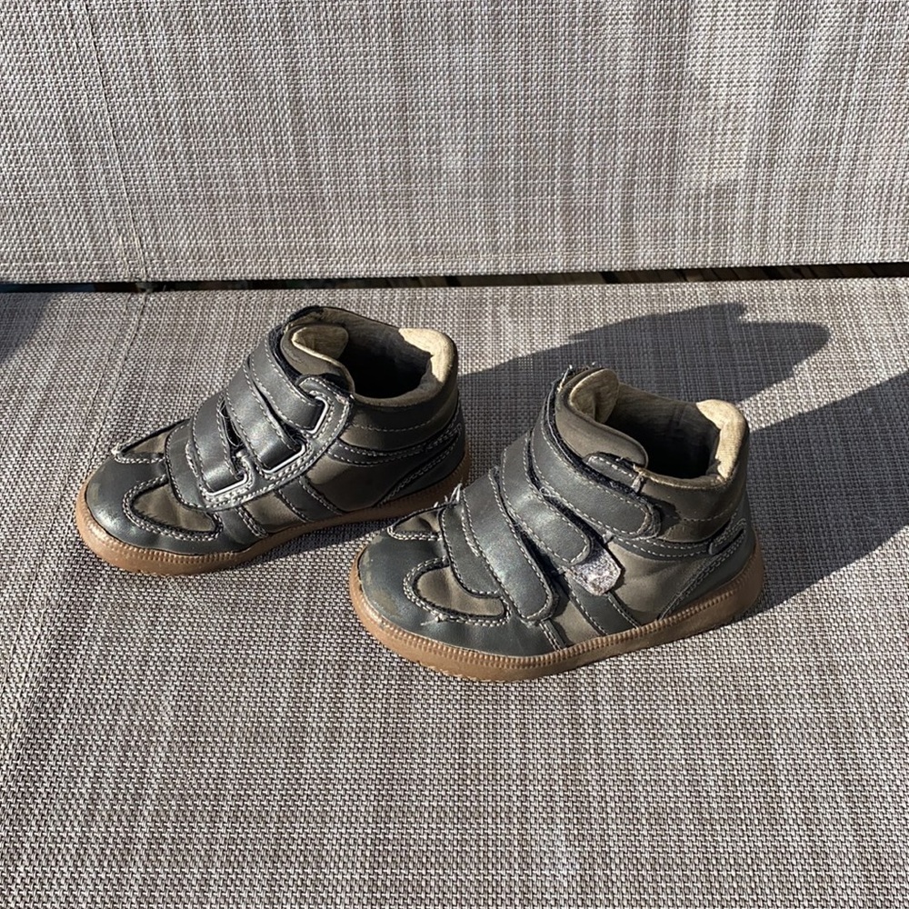 Easy wear  velcro baby/toddler shoes! - Picture 3 of 7